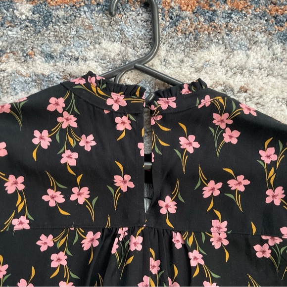 NWOT Floral print Mod Boutique short sleeve blouse - Picture 4 of 5